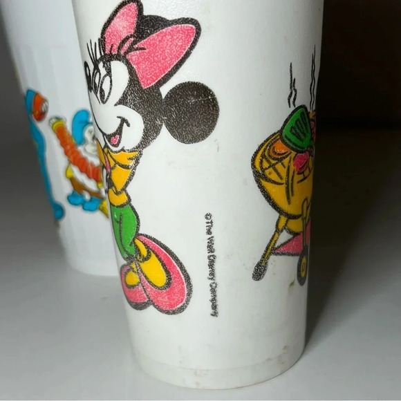 Vintage Mickey Mouse/Disney Plastic Cup Cookout ScenePlus the‎ 7 dwarfs - 3 cups - Picture 8 of 10